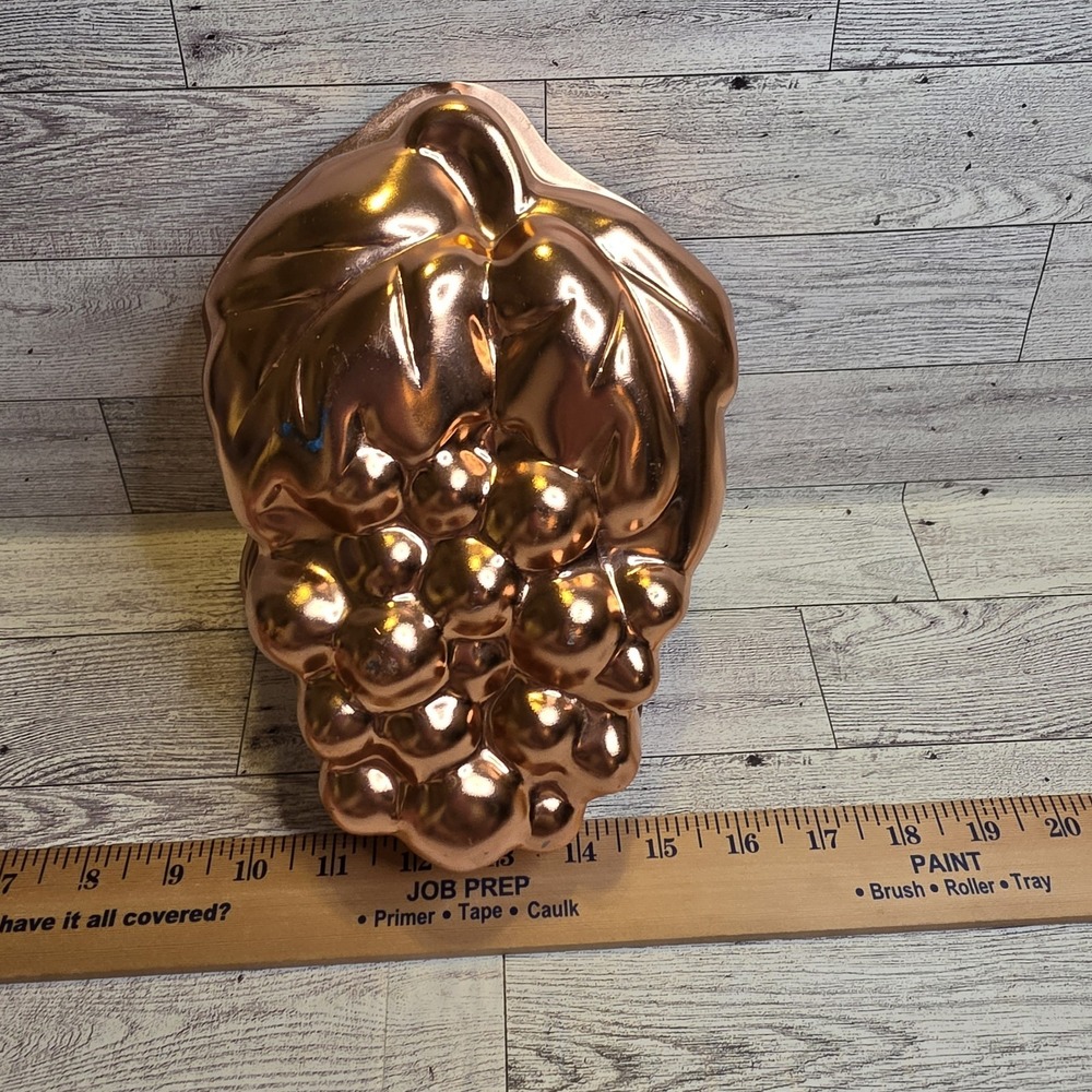 Vintage Wear-Ever Bunch Of Grapes Jell-O Mold / Wall Hanging 9.5" Long